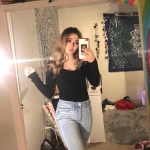 Meet your Posher, Adrianna